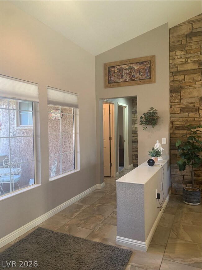 Building Photo - 2924 Crown Ridge Dr