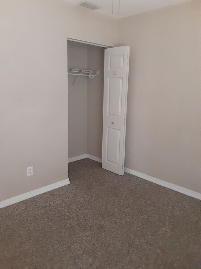 Building Photo - 3365 Normandy Dr