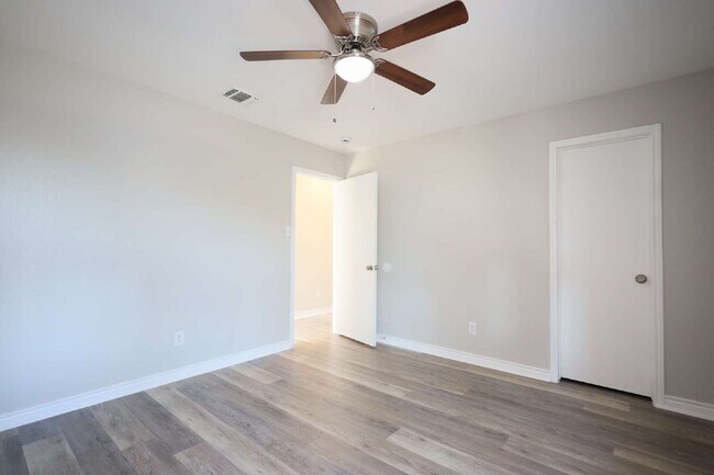 Building Photo - 9519 Braun Square