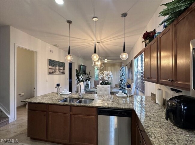 Building Photo - 5510 Useppa Dr