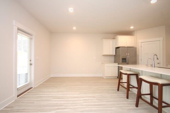 Building Photo - Don’t Miss This 4BR Avalon Home — Modern Interior, Open Floor Plan & Access to Pool, Volleyball &...