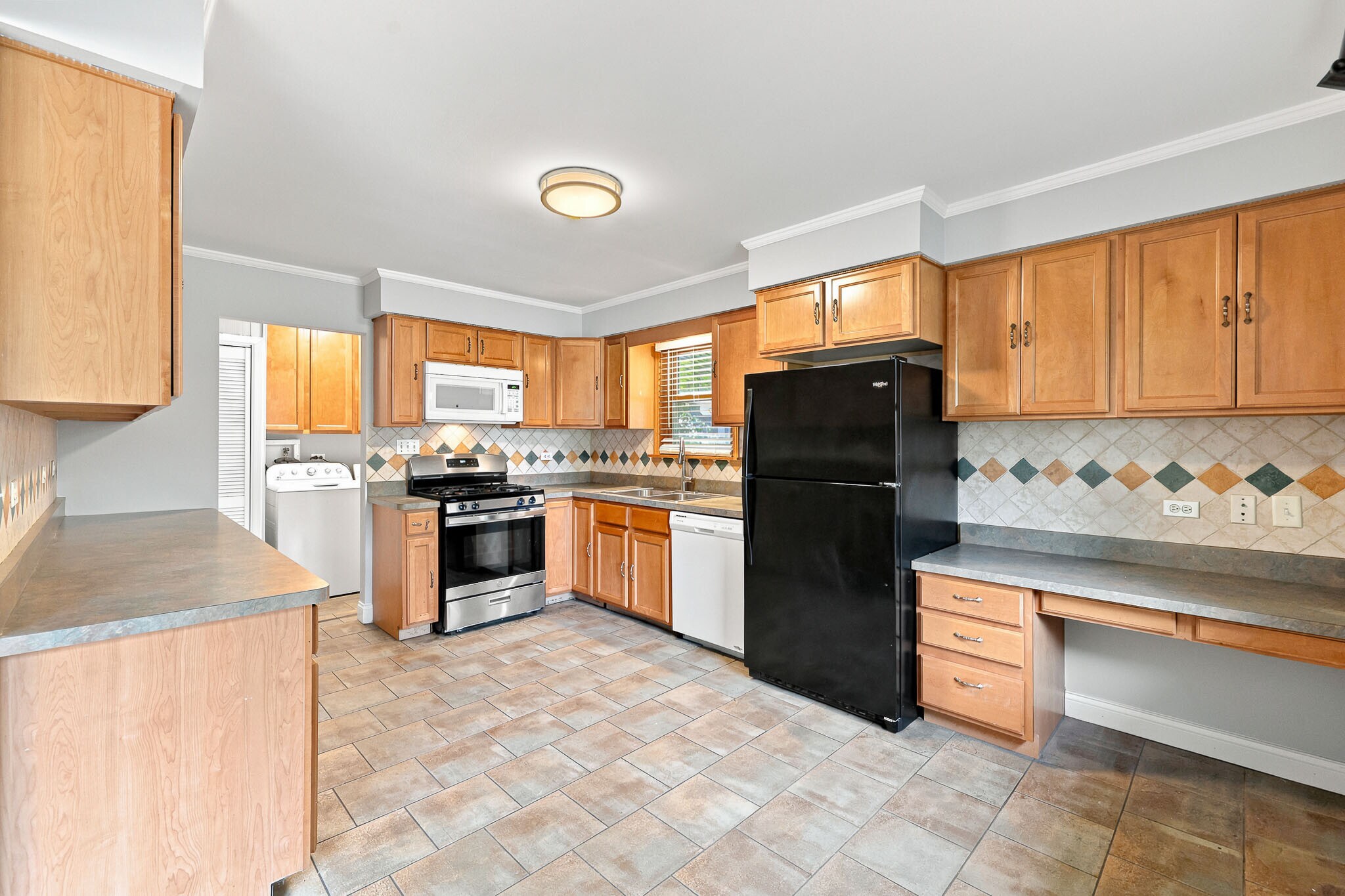 Building Photo - 1113 S Haddow Ave