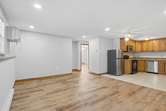 Building Photo - 39 Pleasant St