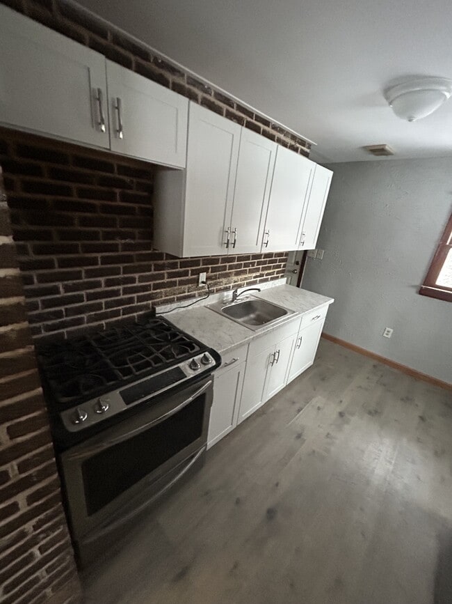 Building Photo - 3203 McGuffey Rd