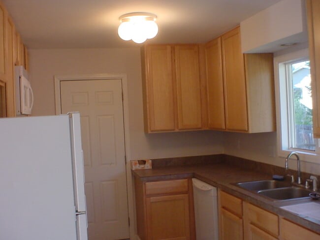 Building Photo - 2516 W Plum St