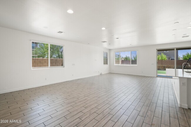 Building Photo - 9207 W Sells Dr