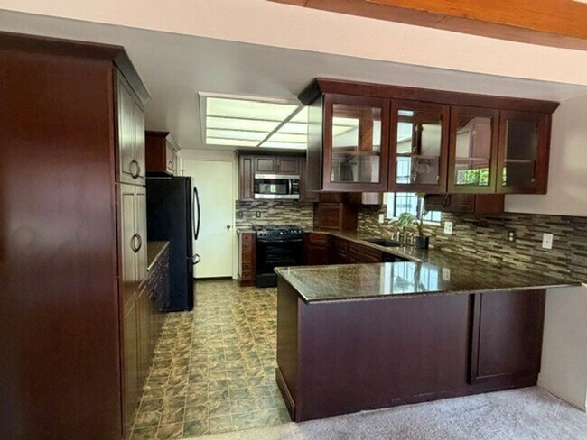 Building Photo - Three Bedroom Single Family Home