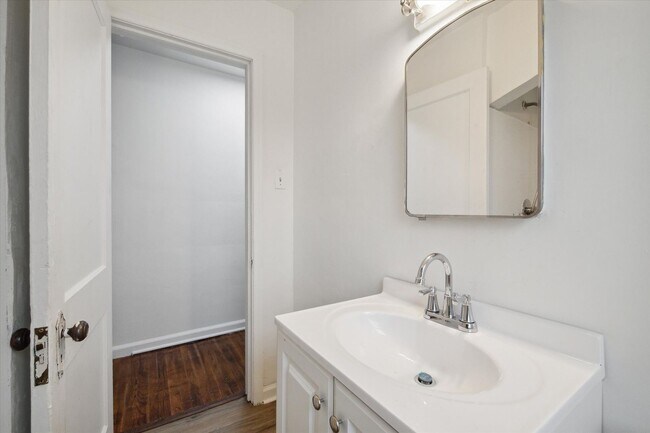 Building Photo - West Side - 3 Bedroom Bungalow