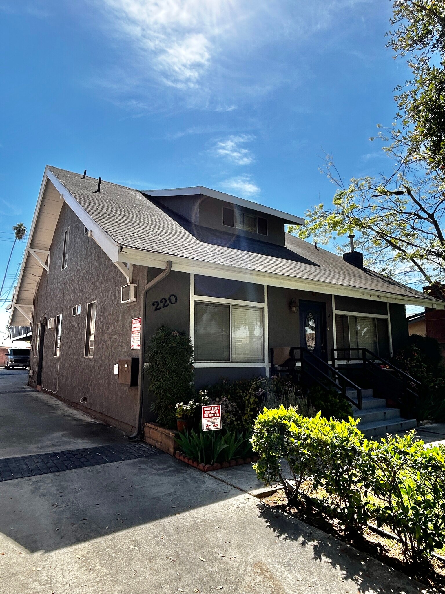 Exterior - 220 Marguerita Ave