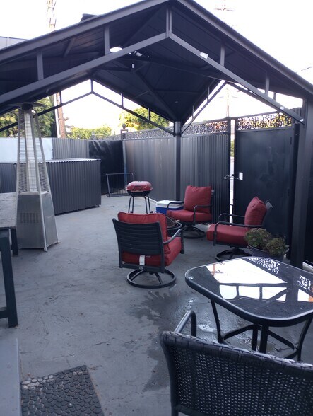 Building Photo - 4374 Overland Ave