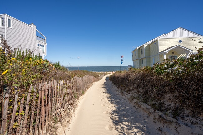 Building Photo - 4467 Ocean View Ave