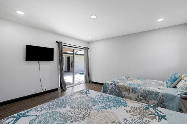 Building Photo - 294 Rotonda Cir