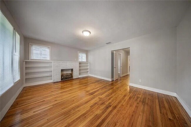 Building Photo - 2407 Juanita St