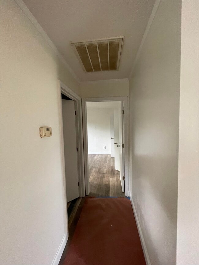 Building Photo - 187 Karen Dr