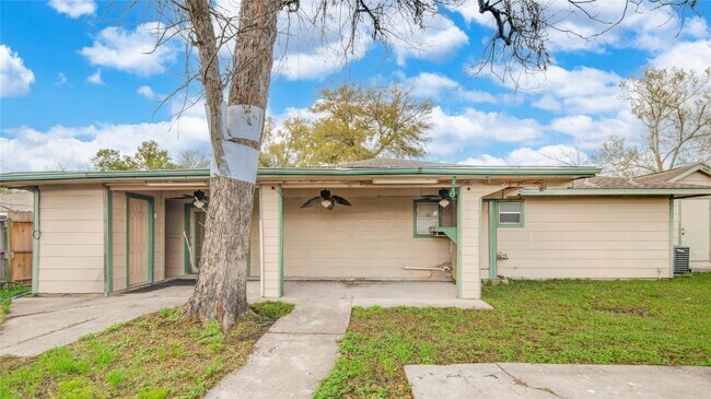 Building Photo - 8565 Ridgepoint Dr