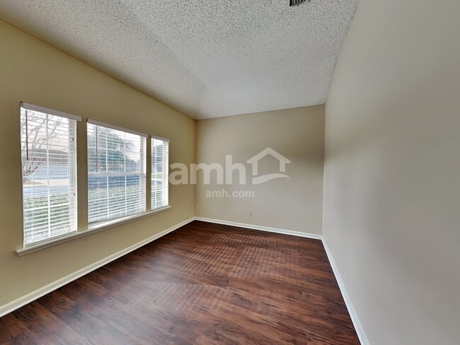 Building Photo - 2711 Salina Ct