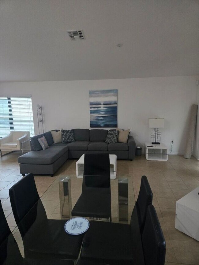 Building Photo - Furnished 4-Bedroom Pool Home in Davenport...