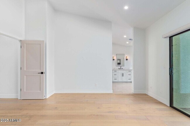 Building Photo - 5715 E Campo Bello Dr