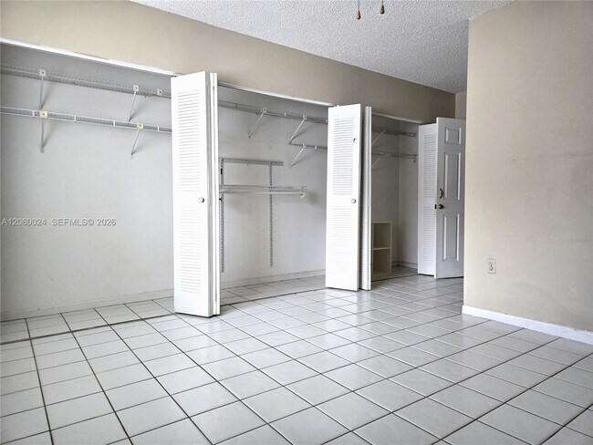 Building Photo - 900 SW 104th Ct