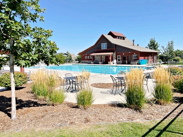 Building Photo - 2115 Blackbird Dr