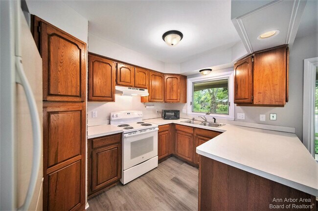 Building Photo - 2923 Burlington Ct