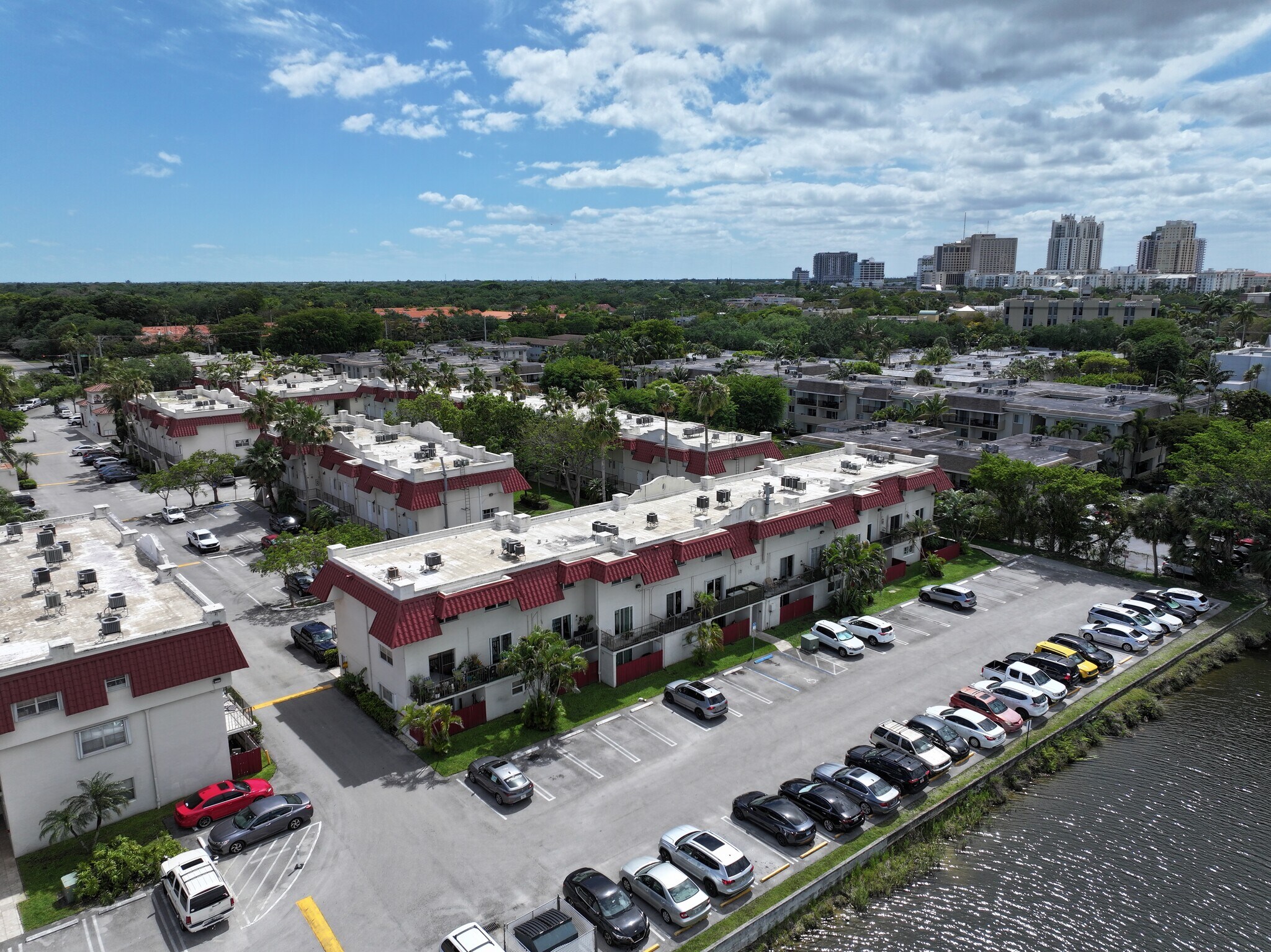 Building Photo - 6707 N Kendall Dr