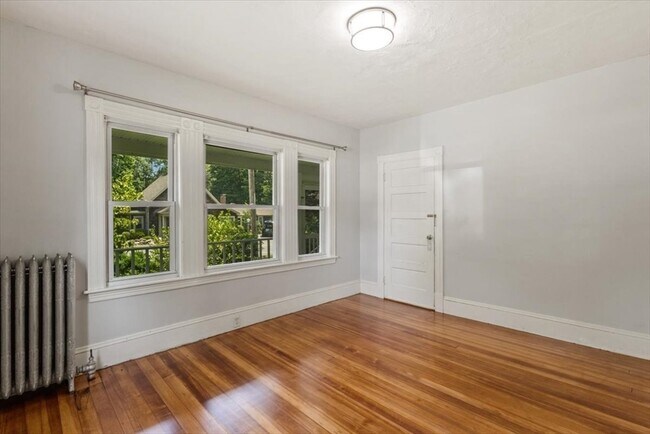 Building Photo - 254 N Elm St