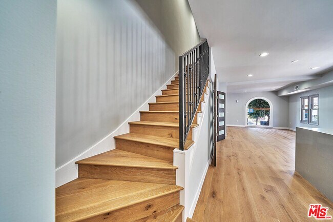 Building Photo - 1226 Meadowbrook Ave