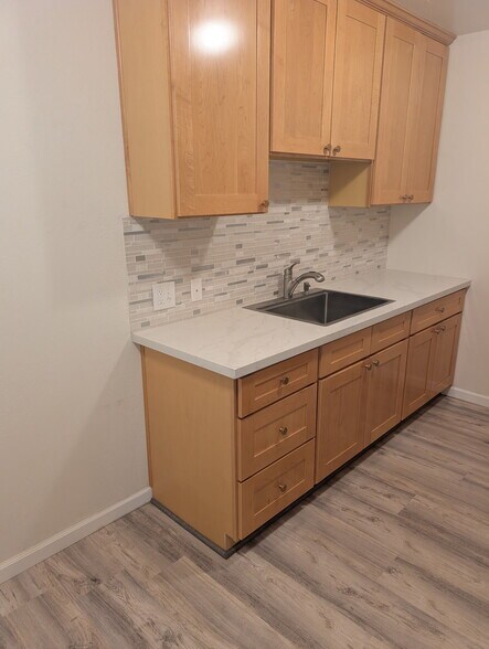 Building Photo - 875 Northrup St