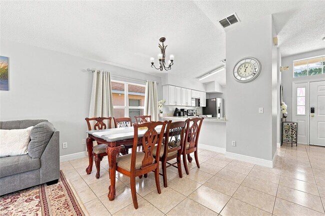 Building Photo - 2537 Chatham Cir