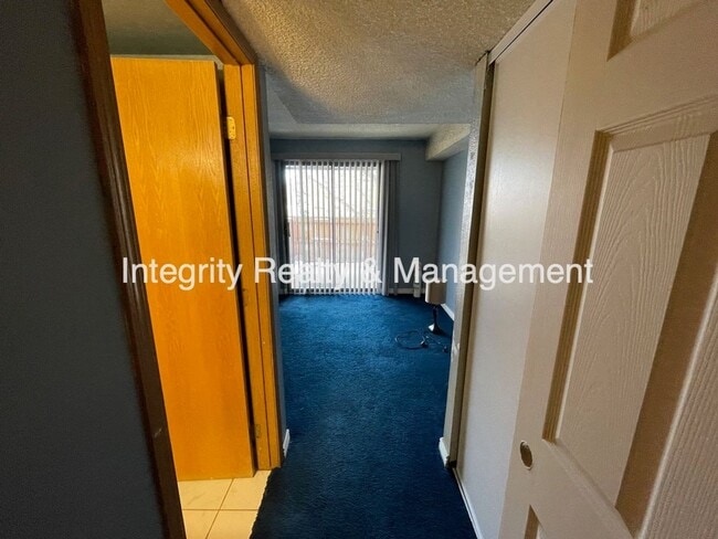 Building Photo - 2626 E Nichols Cir