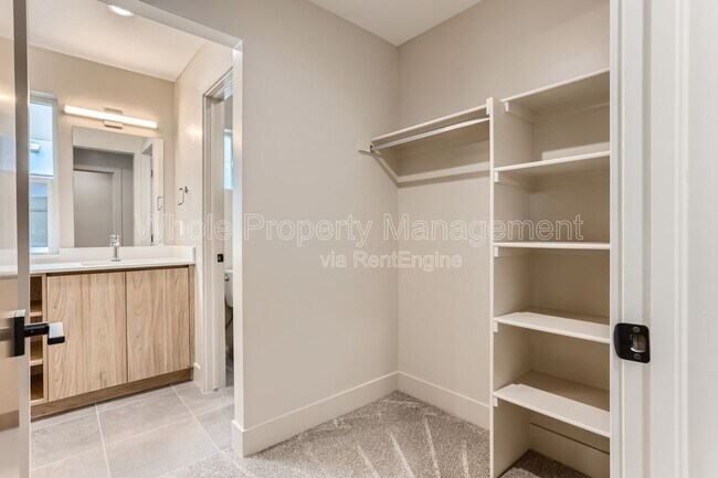 Building Photo - 2321 S High St