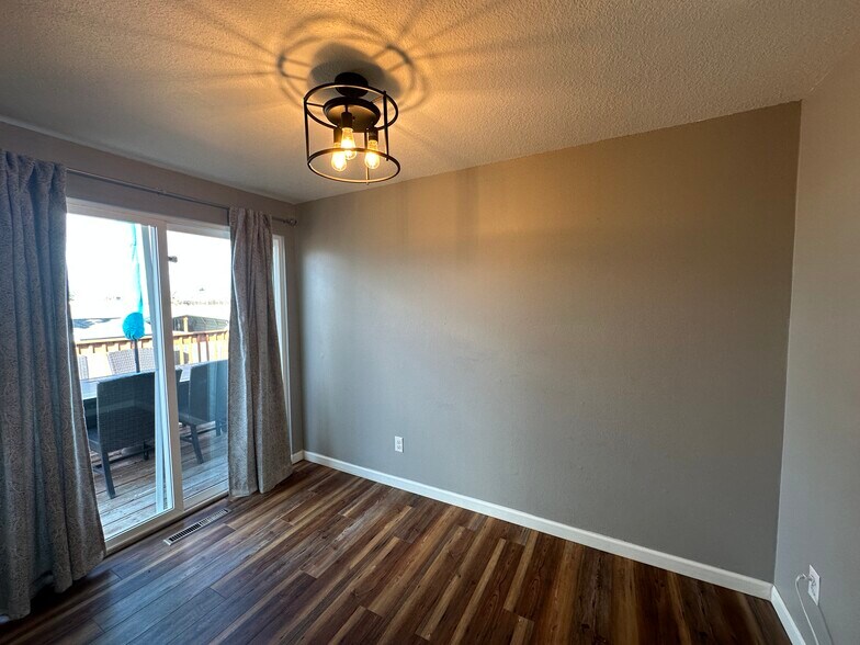 Building Photo - 495 Avenida del Cielo