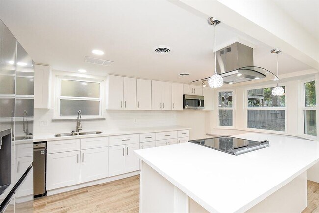 Building Photo - 1010 Woodchurch Ln