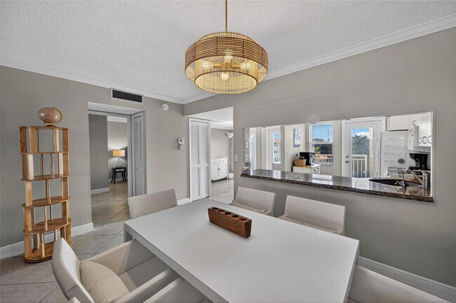 Building Photo - 3180 NE 48th Ct