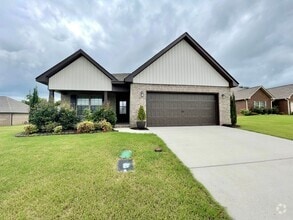 Building Photo - Nice Home Centrally Located in Athens!