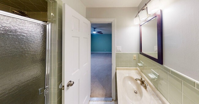 Building Photo - 707 Sir Walter Cir