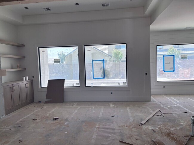 Building Photo - Beautiful custom single story in Moorland Park with pool