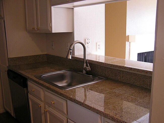 Building Photo - 712 Bering Dr