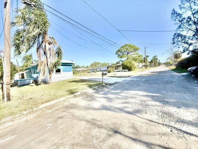 Building Photo - 6519 Sandra Dr