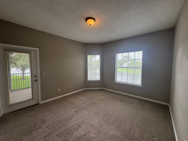 Building Photo - Sail Cove 2/2 Upstairs Condo Available Now!