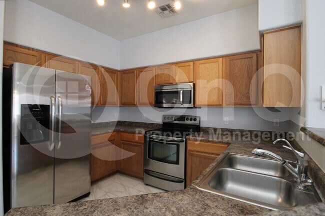 Building Photo - 525 N Miller Rd