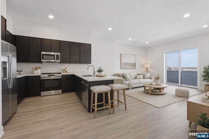 Building Photo - LIV 487