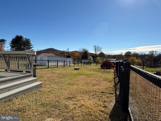 Building Photo - 820 Ridgeview Rd