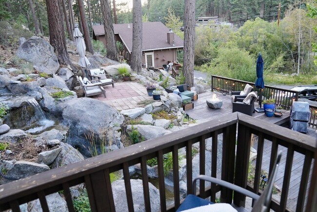 Building Photo - Nice house in Stateline available September 1st!