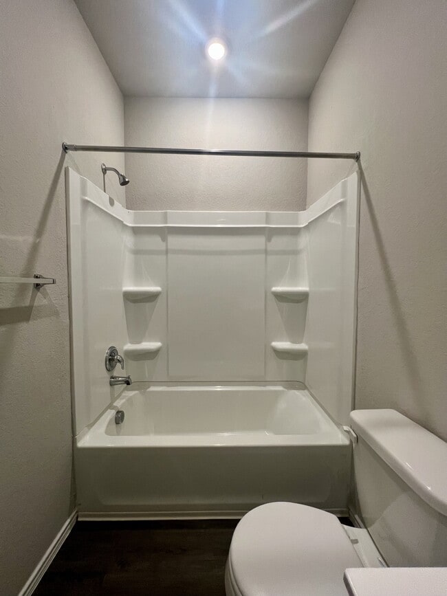 Building Photo - 596 Jennifer Wy