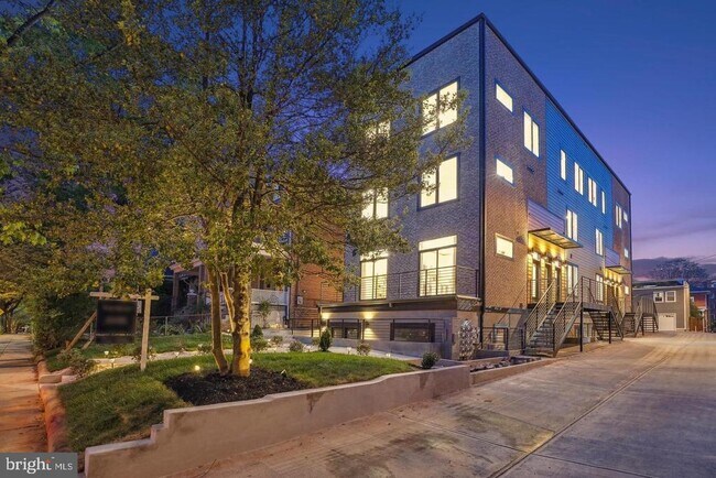 Building Photo - 1307 Longfellow St NW