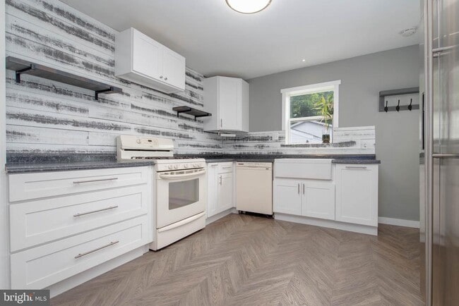 Building Photo - 204 Winters Ln