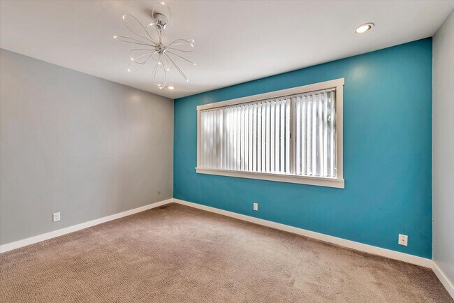 Building Photo - Hidden Gem at Saratoga Creekside – End Uni...