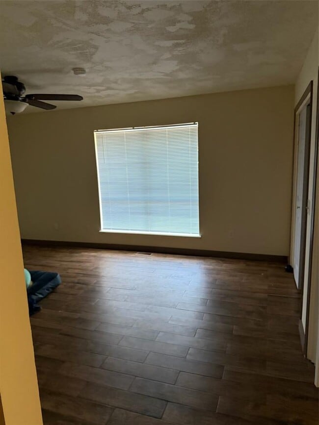 Building Photo - 2104 NW 115th St